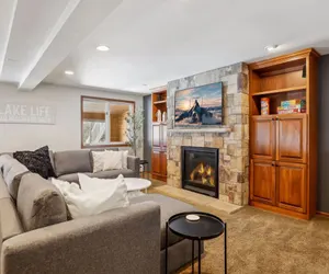Photo 4 - Lakefront Retreat: Sauna, Hot Tub, Firepit & More