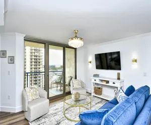 Photo 2 - Remodeled, spacious open air condo, 1706 Brighton