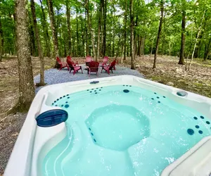 Photo 2 - 4BD Family Cottage in Pocono Forest W Private Pool & Hot-tub