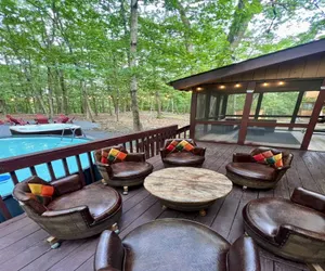 Photo 5 - 4BD Family Cottage in Pocono Forest W Private Pool & Hot-tub