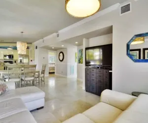 Photo 3 - West Plaza Del Lago
