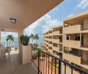 Photo 3 - Picturesque 2 Bedroom Condo with Fabulous Ocean Views.