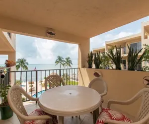 Photo 2 - Picturesque 2 Bedroom Condo with Fabulous Ocean Views.