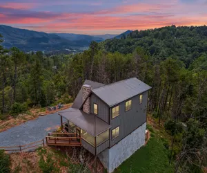 Photo 2 - Hatcher Mountain Hideaway