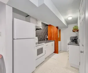 Photo 4 - Charming, Well-Lit 1BR in Fantastic Location