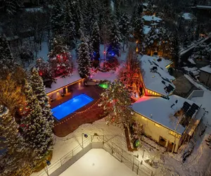 Photo 5 - Exclusive Resort Escape: Heated Pool, Spa & Pickleball