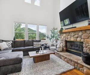 Photo 2 - Tranquil Mountain Retreat | Scenic Views & Hot Tub