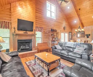 Photo 3 - Cozy Mountain Retreat w/ Scenic Views