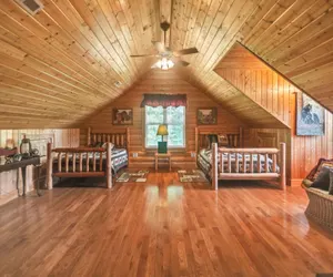 Photo 5 - Cozy Mountain Retreat w/ Scenic Views