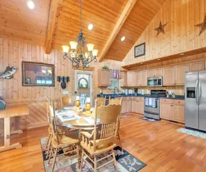 Photo 2 - Cozy Mountain Retreat w/ Scenic Views