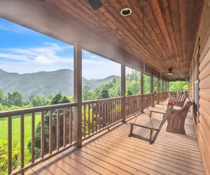 Photo 4 - Cozy Mountain Retreat w/ Scenic Views