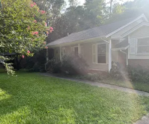 Photo 5 - Charming Mid-Century Modern Home in Shannon Park