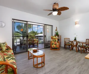 Photo 3 - Kona Plaza#411
