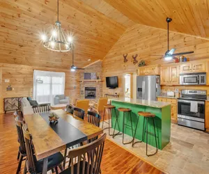 Photo 3 - Cozy Cabin in Ellijay w/ Hot Tub, Game Room & More