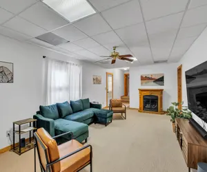 Photo 4 - Huge Cozy Cabin - Hot Tub, Fire Pit, Game Room