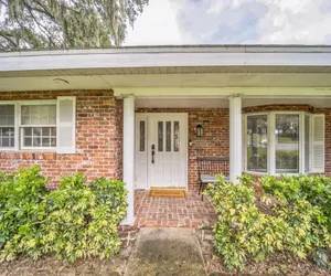 Photo 4 - Comfortable 4BR Lakefront: Restful, Pool, Private - Near Legoland, Bok Tower & Disney
