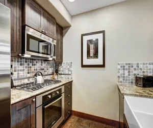 Photo 2 - Luxury 1 Bedroom Condo with Slopeside View