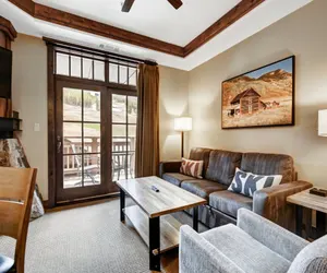 Photo 5 - Luxury 1 Bedroom Condo with Slopeside View