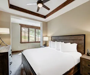 Photo 4 - Luxury 1 Bedroom Condo with Slopeside View