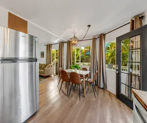 Photo 5 - Royal Point Modern Hale