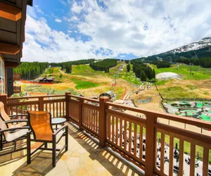 Photo 2 - Luxury 4 Bedroom Condo on Peak 8