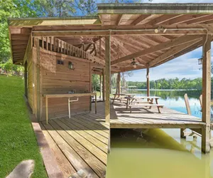 Photo 2 - Wooded Lake Retreat
