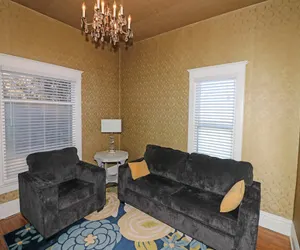 Photo 3 - Vintage Parlor