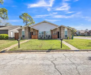 Photo 2 - 2BR Relaxing Retreat in the Heart of DFW