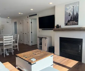 Photo 3 - Beautiful Renovated 1BR Lakeside Condo