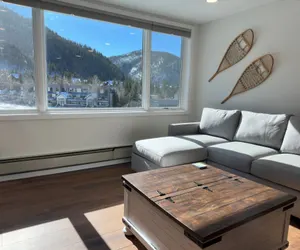 Photo 4 - Beautiful Renovated 1BR Lakeside Condo