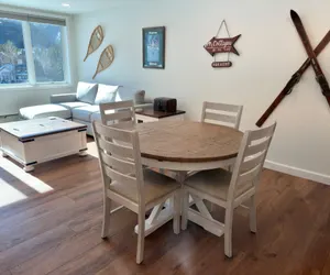 Photo 5 - Beautiful Renovated 1BR Lakeside Condo