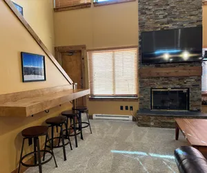 Photo 3 - Lakeside, spacious, modern 2BR - sleeps up to 8
