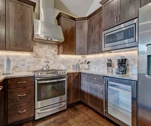 Photo 3 - Luxury Home - Sleeps 10 - Fireplace & Mountain View