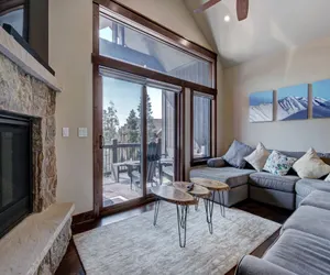 Photo 4 - Luxury Home - Sleeps 10 - Fireplace & Mountain View