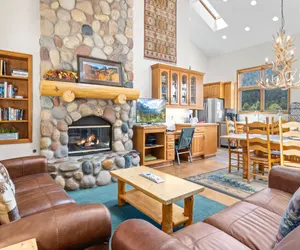 Photo 2 - Cascade Mountain Home by Estes Park Homes