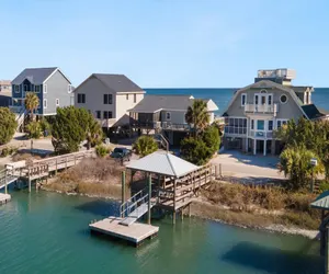 Photo 2 - Laughin Place