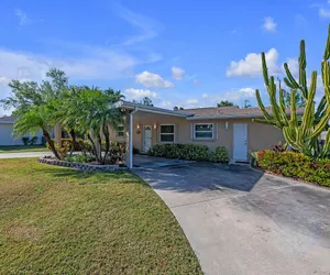 Photo 5 - Comfy Home with Heated Pool Near Siesta Key Beach