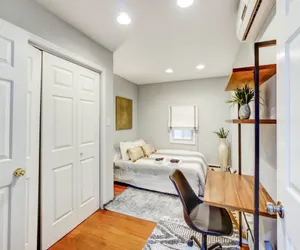 Photo 5 - Logan Mansion Suite 4