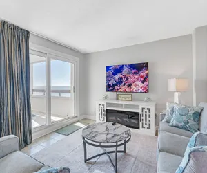Photo 4 - Coastal Retreat: Beach Access & Modern Comforts