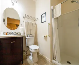 Photo 4 - Hotel Cathlamet Room 210  - Single