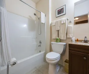 Photo 5 - Hotel Cathlamet Room 203 - Interior Full