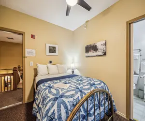 Photo 2 - Hotel Cathlamet Room 201 - Interior Full