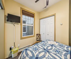 Photo 4 - Hotel Cathlamet Room 201 - Interior Full