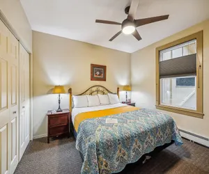 Photo 2 - Hotel Cathlamet Room 206 - Garden View King