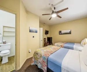Photo 4 - Hotel Cathlamet Room 202- Queen & Full w/Garden View