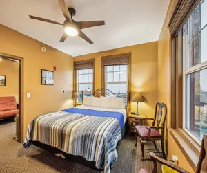 Photo 4 - Hotel Cathlamet Room 212  - King Suite