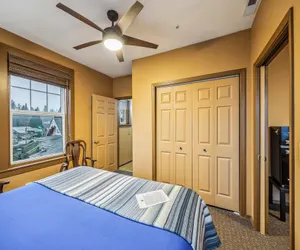 Photo 3 - Hotel Cathlamet Room 212  - King Suite