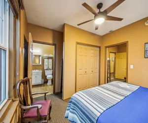 Photo 5 - Hotel Cathlamet Room 212  - King Suite