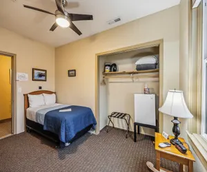 Photo 3 - Hotel Cathlamet Room 208 - Single