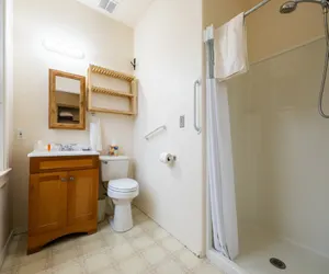 Photo 4 - Hotel Cathlamet Room 208 - Single